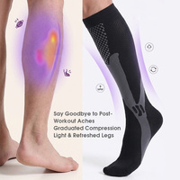 Chaussettes de compression noires personnalisées avec logo, hauteur genou, 15-20 mmHg, performance extérieure pour la course et la randonnée