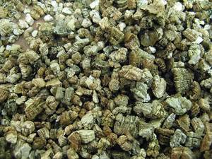 Vermiculite brute de qualité supérieure pour aérer le sol tout en conservant l'eau et les nutriments, en provenance d'Inde - Product Image 3