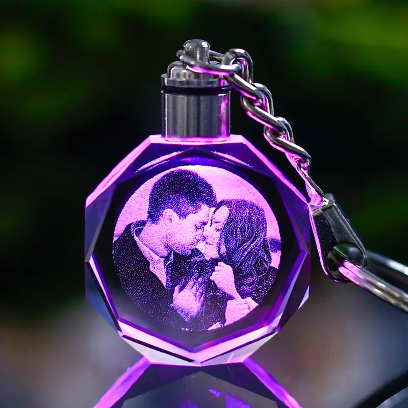 Alta qualidade venda a granel personalizado vidro islâmico chaveiro presentes levou luz cristal chaveiros para recém-casado casal photo frame