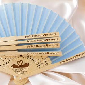 Abanicos Plegables de Madera Grabados para Invitados de Boda, Recuerdos de Boda - Product Image 1