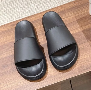 Chaussons d'été décontractés pour femmes McQueenes, doux et confortables avec une coupe ajustée au pied, simples et élégants - Product Image 6