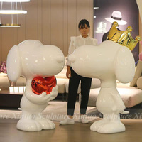 Sculpture Snoopy en fibre de verre peinte sur mesure, de la marque Xintuo, style moderne et élégant, taille réelle, objet de collection, décoration d'intérieur.