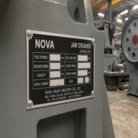 Plaques signalétiques métalliques personnalisées en aluminium gravées au laser avec texte séquentiel et fixation par vis pour le suivi des actifs et équipements