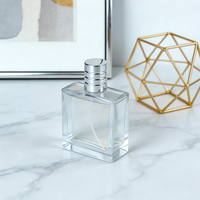 Flacon de parfum carré de luxe en verre de 100 ml, pompe à lotion, diffuseur à bâtonnets, transparent, épaissi, poli au feu, estampé à chaud - Vente en gros