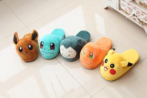 Pantoufles d'intérieur en <span class=keywords><strong>peluche</strong></span> douces et mignonnes, taille adulte unisexe, personnalisées, en gros, avec motif de dessin animé Pokémon, pour l'hiver, rembourrées, gratuites - Product Image 6