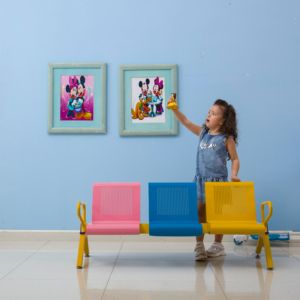 Silla Triangular para Tres Personas, para Sala de Espera, Uso Escolar, Pediátrico, Hospitalario y de Educación Temprana - Product Image 1