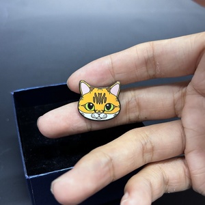 Usine personnalisée de haute qualité chat mignon noir nickelé épinglette émail dur artisanat en métal coloré - Product Image 1