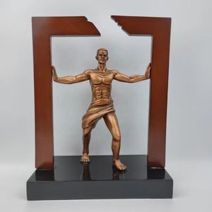 Récompenses personnalisées Résine Musculation Gars Statues Figurine Sculptures Artificielle Décoration de La Maison Trophées Trophée Souvenir Cadeaux - Product Image 2