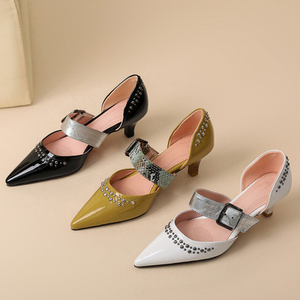 Escarpins Femme Grande Taille 46 à Talons Bas, Style Stiletto, Été, avec Découpes Latérales, Argentés, à Bride Mi-Cuirche avec Boucle, Coupe Large, Rivets Métalliques - Product Image 6