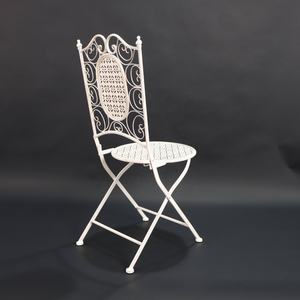 Silla plegable rústica blanca estilo Barcelona para bodas en jardín al aire libre con asiento redondo - Product Image 4