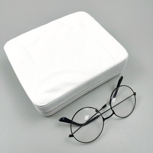 Chiffonnette de nettoyage pour lentilles en microfibre suédée 145x175mm ultra douce pour l'entretien des lunettes - Product Image 3