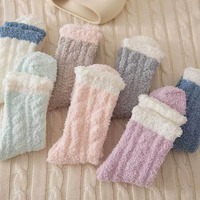 Chaussettes de sol d'hiver ultra-douces et moelleuses pour femmes Coral Velvet Fuzzy Plush Chaussettes thermiques pour femmes enceintes et seniors