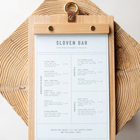 Personnalisation élégante avec anneau métallique, logo gravé, support de menu en contreplaqué, menu de restaurant, menu de café, liste des vins, couverture de menu