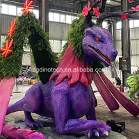 Modèles animatroniques de créatures mythologiques autour de plantes et de fleurs pour les expositions de grands animaux en plein air dans les parcs et les décorations