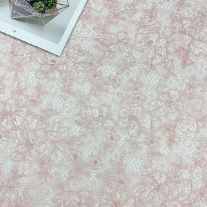 Tissu en dentelle métallique extensible à motif floral en maille transparente brodée de cordon doré et de paillettes roses pour vêtements de nuit, lingerie et sous-vêtements - Product Image 3