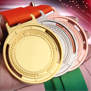 Médaille personnalisée pour le vainqueur <span class=keywords><strong>de</strong></span> la finale <span class=keywords><strong>de</strong></span> football 2024, fabriquée en usine depuis 20 ans, en alliage <span class=keywords><strong>de</strong></span> zinc plaqué <span class=keywords><strong>or</strong></span> et argent, certifiée UEFA. - Product Image 2