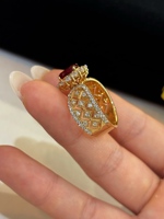 Bague en or jaune 18 carats avec rubis et émeraudes de laboratoire, sertie d'une halo de pierres précieuses colorées, bijoux de mariée