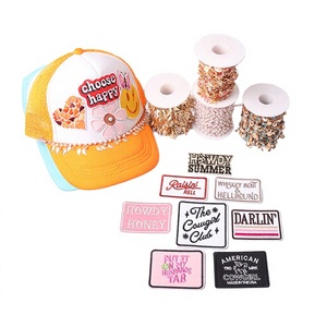 Chapeau de camionneur en jean brodé thermocollant style western, avec petits patchs à paillettes 'Howdy Raising Hell' et 'Cowgirl Américaine', vente en gros en vrac - Product Image 2