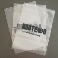 Rangement pour t-shirt avec logo imprimé personnalisé Sac à fermeture éclair écologique mat givré avec fermeture à glissière en plastique pour organiser vos vêtements