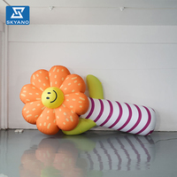 Modèle de plante florale gonflable géant personnalisé pour la décoration de scène extérieure, les événements commerciaux et les points de rassemblement.