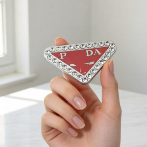 علامة معدنية فاخرة مرصعة بالأحجار الكريمة على شكل مثلث متعددة الألوان للملابس والحقائب والأحذية والإكسسوارات، ملصق معدني للمصممين - Product Image 1