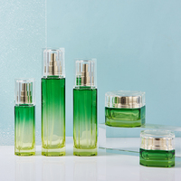 Lot de flacons cosmétiques en verre vert recyclable et durable, avec pompe et bouchon à vis, 40-120 ml, estampage à chaud, pour emballage cosmétique – Vente en gros