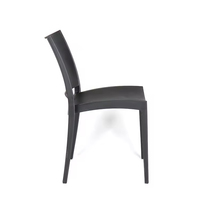 Vente en gros de chaises de salle à manger d'extérieur en PP sans accoudoirs de couleur noire, modernes, de qualité, empilables, étanches et durables pour la maison, meubles d'hôtel