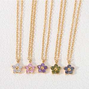 Collar con Colgante de Flor Pequeña de Circonio y Acero Inoxidable, Cinco Diamantes Brillantes, Estilo Flor de Ciruelo, para Chicas, Combinable con Todo, Bambú, Chapado en Oro de 18K - Product Image 3