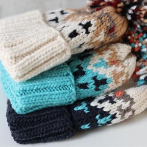 Vente en gros de nouveaux chapeaux pour femmes de haute qualité pompons chapeau d'hiver élégant <span class=keywords><strong>bonnet</strong></span> pour femmes personnalisé Jacquard chaud épais <span class=keywords><strong>bonnet</strong></span> tricoté - Product Image 4