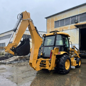 Chargeuse-pelleteuse sur roues Caterpillar jaune avec godet d'excavation arrière et bras hydraulique - Product Image 1
