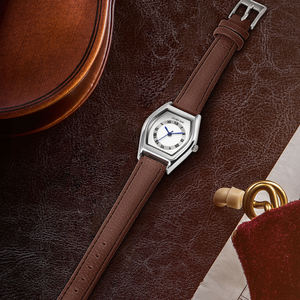 LUCKY FOX Reloj de cuarzo de lujo para mujer con diseño de moda simple Caja ovalada Números romanos y cinturón Reloj estilo encanto - Product Image 3