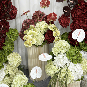 Arco de Flores Portátil Ecológico con Vegetación Tropical y Seda Borgoña para Decoración de Bodas - Product Image 4