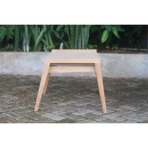 Conjunto de sillón y taburete Sydney, fabricado con madera de teca duradera y elegante ratán sintético, que combina elegancia y resistencia. - Product Image 5