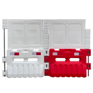 Barrière remplie d'eau 900B en plastique HDPE pour la circulation routière, la construction et l'isolation des routes, barrière anti-collision - Product Image 1
