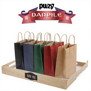 Sac fourre-tout en papier kraft noir de luxe pour le commerce de détail, imprimé avec des dessins animés personnalisés, avec poignées d'épaule - Product Image 3