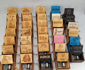 Carillon in legno a manovella classico intagliato per buon natale musica funzionale che suona per regali di festa - Product Image 6