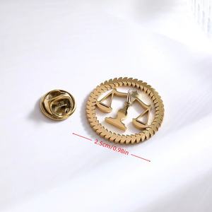 Broche Masculino de Acero Inoxidable, Símbolo de la Balanza de la Justicia, Accesorio Chapado para Abogados y Bodas - Product Image 3