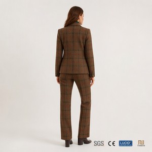 Ensemble <span class=keywords><strong>tailleur</strong></span> <span class=keywords><strong>pantalon</strong></span> pour femme, coupe droite, blazer à revers crantés, <span class=keywords><strong>pantalon</strong></span> droit, motif écossais en tweed, personnalisable avec logo - Product Image 3