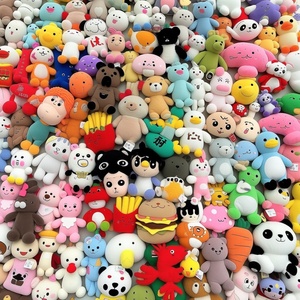 เครื่องกรงเล็บตุ๊กตาคละแบบ5-15ซม. พวงกุญแจตุ๊กตาผ้าพลัฌจี้คุณภาพดีตกแต่งงานแต่งงานตุ๊กตาการ์ตูนของเล่น - Product Image 1
