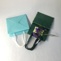 Sacs cadeaux en papier noir mat de luxe faits à la main et recyclables, avec poignées en ruban, impression sérigraphique, logo personnalisé pour les vêtements