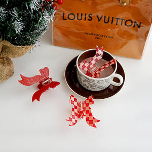 YIYI عصرية حمراء لامعة 7 من نوع فراشة حمض الأسيتيك من نوع فراشة رقيقة وذيل حصان عالي مخصص للبيع بالجملة - Product Image 6