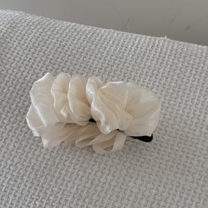 Accessoires en tissu de griffes de cheveux à la mode bon marché pour un usage quotidien au bureau pinces à cheveux de couleur unie élégantes pour femmes - Product Image 3