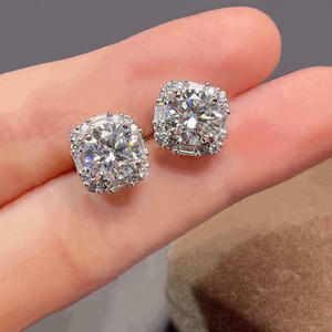 Orecchini E3408 in Oro Bianco con Diamanti Taglio Brillante Rotondo Colore D Certificati GIA Stile Classico da Donna per Fidanzamento - Product Image 3