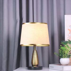 Lámpara de Mesa de Lujo de Estilo Nórdico con Control de Interruptor y Brillo Ajustable, 2700K Blanco Cálido, Diseño Personalizable para Hoteles - Product Image 1