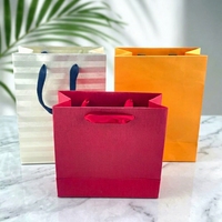 Sacs cadeaux de luxe en carton ivoire de haute qualité, écologiques et durables, avec poignée
