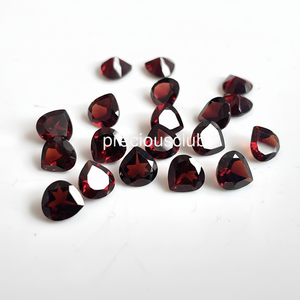 Grenat rouge naturel taille cœur 5 mm - Grenat rouge taille cœur de qualité supérieure en vrac - Product Image 1