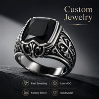 Yogoo OEM Bague industrielle déstructurée Fleur-de-lis pour homme, en acier vintage avec cristal noir facetté, style motard, Usine B2B