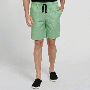 Shorts de plage imprimés en toile écologiques pour hommes avec taille élastique et poches - Product Image 3