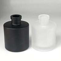 Bouteilles d'huile essentielle HONGYU de luxe en verre blanc dépoli rond 150 ml, forme plate, bouchon en caoutchouc, diffuseur à bâtonnets, vente en gros