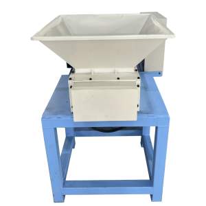 <span class=keywords><strong>Broyeur</strong></span> à double arbre SHINHO avec palette en bois PLC recyclage des pneus <span class=keywords><strong>carton</strong></span> métal caoutchouc déchiqueteuse lame chambre boîte en PE ABS - Product Image 2